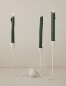 Candelabro de latón premium con cinco brazos para decoración del hogar, diseño duradero - Product Image 3