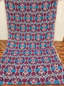 Tissu imprimé Ikat aux motifs saisissants pour vêtements de mode, robes, foulards, décoration intérieure, quilting, artisanat et vente en gros de textiles - Product Image 3