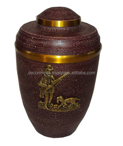 Urna Conmemorativa Miniatura de Latón Moderno de Primera Calidad, Perfección Artesanal, Diseño Único Grabado, Florero de Mesa Ecológico - Product Image 3
