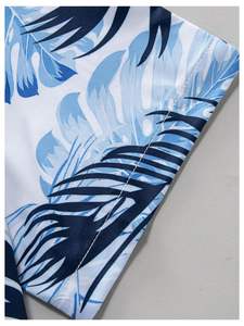 Conjunto de dos piezas con estampado de hojas azules tropicales para hombre, camisa de manga corta con botones y pantalones cortos con cintura elástica, conjunto ligero de playa para verano - Product Image 2