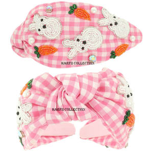 Gorros de diseño exclusivo con apliques, bordados de cuentas y nudos estructurados para la moda moderna. - Product Image 3