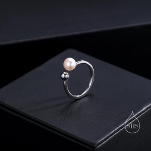 Bague ouverte minimaliste en argent sterling avec perle et boule, perle d'eau douce authentique, taille ajustable, bague en perle véritable - Product Image 1