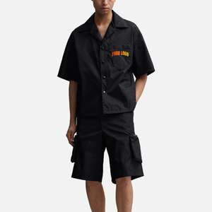 เสื้อเชิ้ตทำงานแขนสั้นสีดำแบบยูนิเซ็กซ์ พิมพ์ลายโลโก้ด้านหน้า ทรงปกติ ปิดด้วยเชือกผูก เหมาะสำหรับใส่ลำลองในฤดูร้อน ระบายอากาศได้ดี - Product Image 6