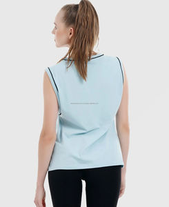 เสื้อกล้ามผู้หญิงสีฟ้าอ่อนคุณภาพพรีเมียม เนื้อผ้าถักนิตติ้งระบายอากาศได้ดี ผลิตจากโพลีเอสเตอร์ 100% เป็นมิตรต่อสิ่งแวดล้อม สไตล์สตรีทแวร์ พร้อมปักโลโก้ด้านหน้า - Product Image 3