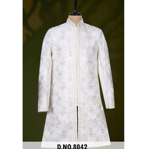 Traje Indo-Occidental Plateado con Diseño de Prisma para Hombre, Sherwani de Seda Vergo Color Marfil con Cuentas y Lentejuelas, Diseño Geométrico, Atuendo Étnico Moderno - Product Image 1