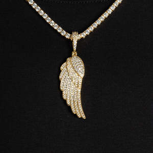 Collar con Colgante de Alas de Ángel con Incrustaciones de Diamantes |   Colgante de Ala Chapado en Oro |   Joyería de Acero Inoxidable Estilo Hip Hop para Hombre - Product Image 1