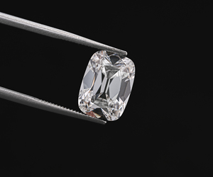 OM GEMS Diamante Cultivado en Laboratorio de 3.04 CT VVS-VS, Corte Cojín Alargado Fantasía Vívida, Certificado IGI, Forma de Mina Antigua para Joyería - Product Image 3