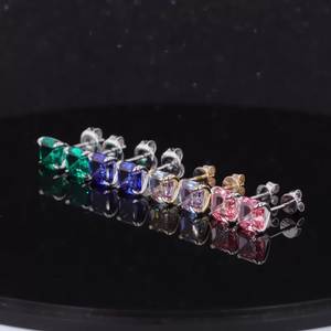 ต่างหูเพชรแซฟไฟร์ทรง Asscher ขนาด 7*7 มม. ผลิตในห้องปฏิบัติการ ตัวเรือนทอง 18k สำหรับของขวัญหมั้นและงานแต่งงาน - Product Image 2