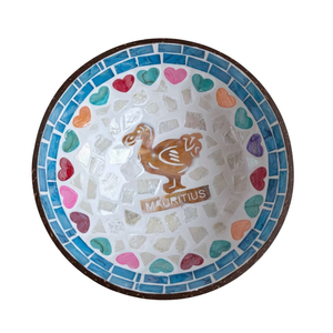 Bols en coquille de noix de coco gravés, faits à la main par des artisans, écologiques, design poli pour une décoration de cuisine durable - Product Image 1