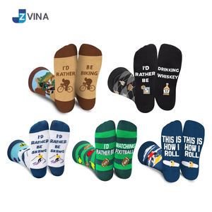Chaussettes personnalisées pour hommes en coton, à motif lettres, respirantes, tricotées pour l'hiver, usage quotidien, avec logo et citation amusante sur le dessus, pour le cyclisme, le football et le surf. - Product Image 1