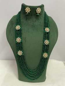 Ensemble de collier et boucles d'oreilles en perles Kundan indiennes plaqué or, bijoux de mariage pour mariée avec pierres vertes et rouges - Product Image 5