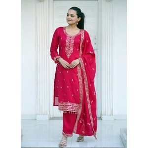 Ensemble de costume en mousseline de soie rose foncé pour femmes Feni Fashion avec broderie élégante en sequins - Product Image 2