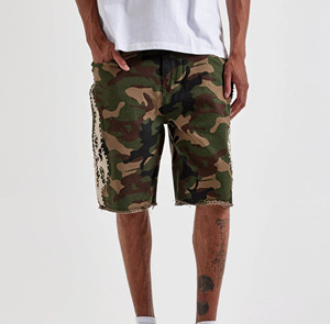 Shorts Bermuda Camouflage Homme avec Rivets Décoratifs, Taille Mi-Haute, en Coton Tissé Décontracté, Patch Flamme, Strass et Fermeture Élastique - Product Image 1