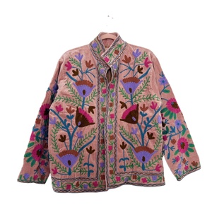 Veste Kimono d'Hiver Bohème en Velours Brodé Suzani Fait Main à Motifs Floraux avec Boutons, Vêtement d'Extérieur Ethnique Artisanal en Coton à Col Montant - Product Image 4