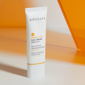 Crema Solar Blanqueadora Antiarrugas Sin Parabenos BUDDATE Family Love SPF50+ PA++++ 40ml Centella Glicerina Para Rostro y Cuerpo en Caja Para Mujer - Product Image 4