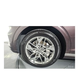 Genesis GV70 2.5T 2024 Gasolina 2WD con 17,167 km, Caja de Cambios Automática, Asientos de Cuero, Cámara Trasera - Product Image 5