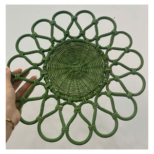 Set de table en rotin naturel fait main avec un motif floral élégant |   Assiette de présentation en osier pour la décoration de table |   Vente en gros - Product Image 1