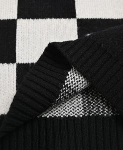 เสื้อสเวตเตอร์คอวีแขนกุดระบายอากาศได้ดี ผลิตจากวัสดุที่ยั่งยืน เป็นมิตรต่อสิ่งแวดล้อม ลายทางสไตล์วาร์ซิตี้ สำหรับตลาดแฟชั่นที่มีคุณธรรม - Product Image 4