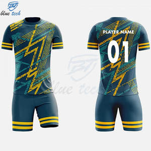 Tenue de football personnalisée pour hommes, ensemble respirant de maillot et short de football, uniforme de football OEM imprimé par sublimation, grandes tailles 100% - Product Image 2