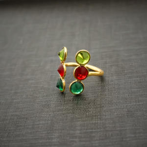 Anillo Chapado en Oro de 18k con Piedras Preciosas de Granate, Peridoto y Cuarzo Esmeralda - Product Image 4