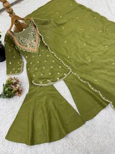 Conjunto de Salwar Kameez Verde Bordado con Dupatta de Seda, Corte Ajustado, Estilo Étnico Midi para Bodas y Fiestas - Product Image 4