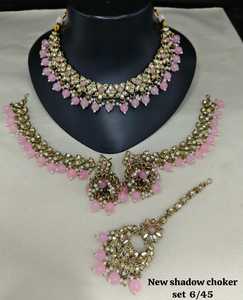 Conjunto de collar y aretes estilo Kundan chapado en oro para novias indias, con aretes a juego y conjunto Maang Tikka para mujer. - Product Image 3