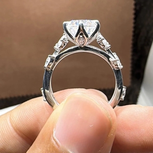 แหวนหมั้นเพชรโมอิสซาไนต์ทรงรี 2.5 กะรัต ดีไซน์วินเทจ ทอง 14K แหวนแต่งงานเพชรโมอิสซาไนต์ แรงบันดาลใจจากธรรมชาติ แหวนสัญญา - Product Image 2