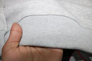 Sudadera con Capucha Bordada con Libros, 100% Algodón, Color Gris Jaspeado, Hilos Finos, Hecha a Medida - Product Image 4