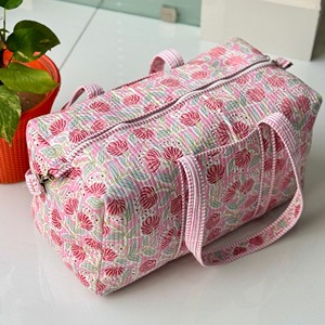 Pink Floral Pattern Duffel <b>Bag</b> With Zipper Closure Large Capacity <b>Travel</b> Weekender <b>Bag</b> Textile Material - Product Image 1