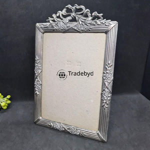 กรอบรูปโลหะหรูหรา ดีไซน์เนอร์ ตกแต่งโต๊ะ โดย Tradebyd - Product Image 3
