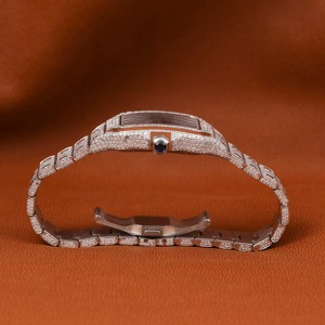 Montre de luxe en or entièrement sertie de diamants Moissanite VVS, boîtier rond, fenêtre de date, chiffres romains, lunette cannelée, bracelet à maillons - Product Image 4
