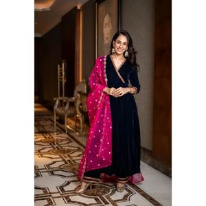 Hermoso Conjunto de Fiesta con Top, Pantalón y Dupatta, Talla XL - Product Image 1