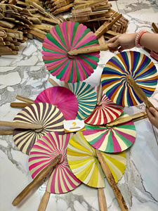 Abanico de hoja de palma tejido a mano en Vietnam con estructura de bambú para decoración de bodas y servicio de grabado de logotipo personalizado - Product Image 4