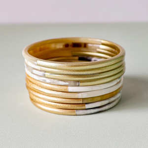 Bracelets en corne de buffle faits à la main pour femmes et filles Nature's Love et Feng Shui Style sculpté Technique - Product Image 1