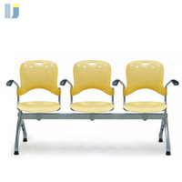 Chaise d'attente moderne IOUJIA LM66-3AAP 3 places avec cadre en acier, accoudoirs fixes et base en aluminium pour hôtel et école
