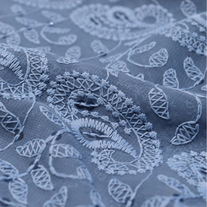 Tissu brodé Schiffli, tissu en dentelle brodée, tissu en maille, tissu en filet pour la confection de vêtements, approvisionnement haut de gamme pour les grands acheteurs de mode. - Product Image 4