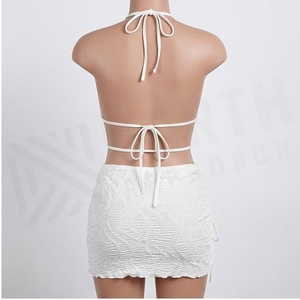 Ensemble de yoga 2 pièces imprimé papillon bleu avec finition dorée, body à col en V profond et jupe portefeuille longueur genou - Product Image 2