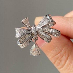 Anillos de plata de ley 925 chapados en rodio con diseño de lazo de diamantes tallados, estilo hip hop, para uso diario, regalo, boda, cóctel, llamativo. - Product Image 5