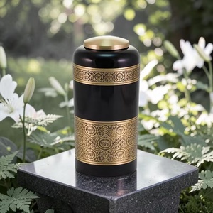 Urna de Metal Regal con Diseño de Banda Ornamental, Acabado Negro y Dorado, Florero Decorativo Conmemorativo con Tapa Segura - Product Image 2