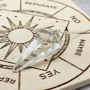 หินควอตซ์ใสธรรมชาติคุณภาพสูงแกะสลักเป็นลูกตุ้มสำหรับทำดาวซิ่ง บำบัดรักษา พร้อมสายเงิน ใช้สำหรับปรับสมดุลพลังงานและเรกิ - Product Image 5