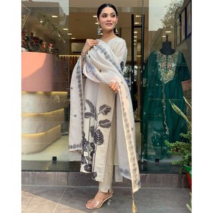 Belle robe modeste pour les fêtes Top Bottom Dupatta-Tenue élégante et élégante - Product Image 4