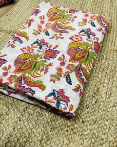 Tela india artesanal de algodón suave con estampado floral moderno de Jaipur, ligera, tejida, ideal para bolsos, cortinas y vestidos. - Product Image 4