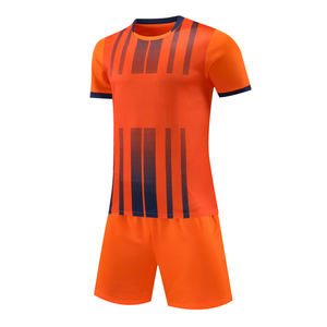 ชุดฟุตบอลสีแดงขาวแบบกำหนดเอง เสื้อแข่งสีเขียวดำ ชุดฟุตบอลพรีเมียม แห้งเร็ว น้ำหนักเบา ป้องกันรังสียูวี สำหรับทุกเพศ - Product Image 3