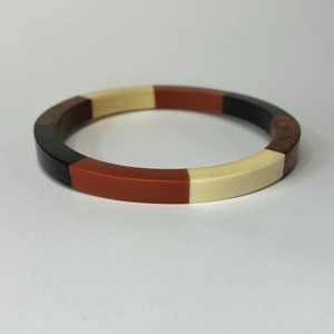 Pulseras de Resina de Banda Ancha, Pulseras de Resina de Estilo Grueso, Pulseras de Resina con Acabado Audaz, Pulseras de Resina Personalizadas al por Mayor de Fábrica - Product Image 2