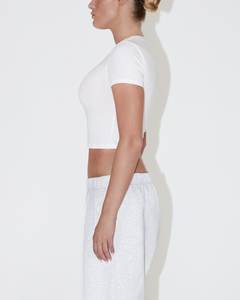 T-shirt court ajusté en mélange de coton pour femme moderne, léger, essentiel pour l'été, fournisseur en gros de marques privées - Product Image 2