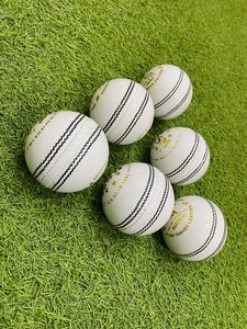 Pelotas de Cricket Resistentes al Agua de Calidad Profesional RSM - Product Image 6