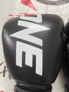 Guantes de Boxeo Fairtex ONE de Alta Calidad para Entrenamiento, Sparring y Fitness, Colores Personalizados Disponibles con Correa Segura para Adultos - Product Image 4