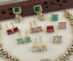 Ensemble collier et boucles d'oreilles Kundan de luxe avec pierres taillées émeraude, plaqué or, bijoux de mariée indiens traditionnels pour femmes - Product Image 2