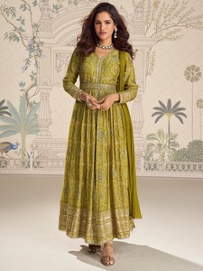 Vestido Anarkali de Diseñador Sayuri Sakshi, Listo para Usar, en Seda Chinnon, Compre Directamente del Proveedor a Precio de Mayoreo - Product Image 2