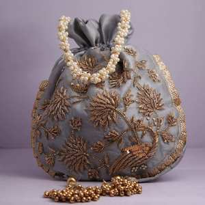 Pochette en soie faite à la main, forme ronde, avec broderie dorée à motif floral, poignée en perles et pompon, pour mariage - Product Image 2